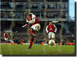 Vieira scores the penalty against Wolves in the FA Cup...